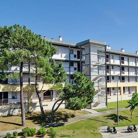 Holiday Flat Alg011013 P